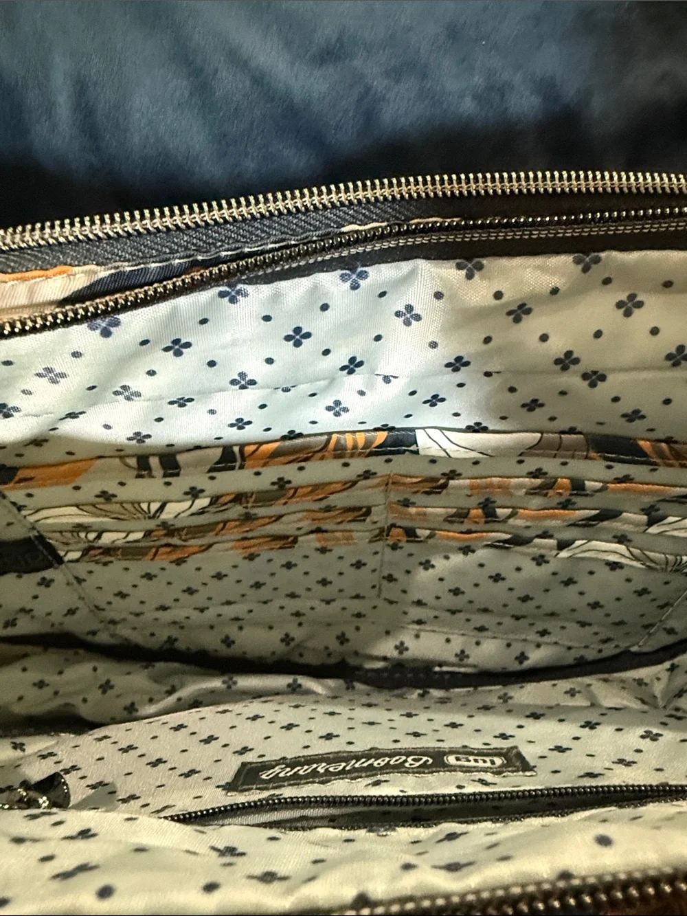 Lug boomerang Crossbody organizing handbag